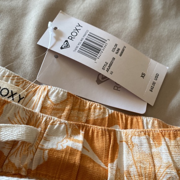 NWT roxy floral shorts - Picture 3 of 3
